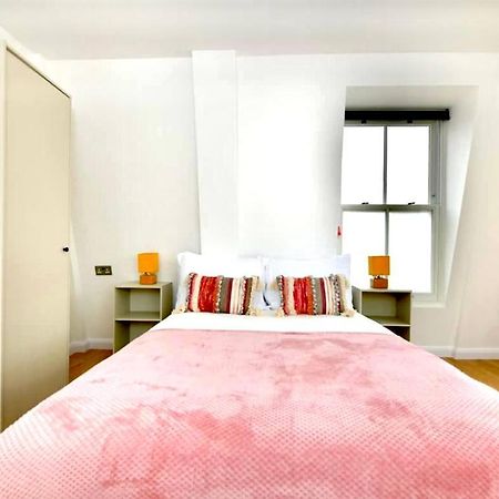 Lovely 2 Bedroom Serviced Penthouse Battersea Park Road Londra Esterno foto