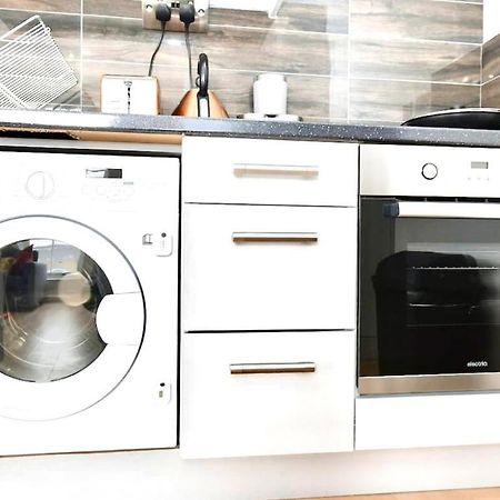 Lovely 2 Bedroom Serviced Penthouse Battersea Park Road Londra Esterno foto