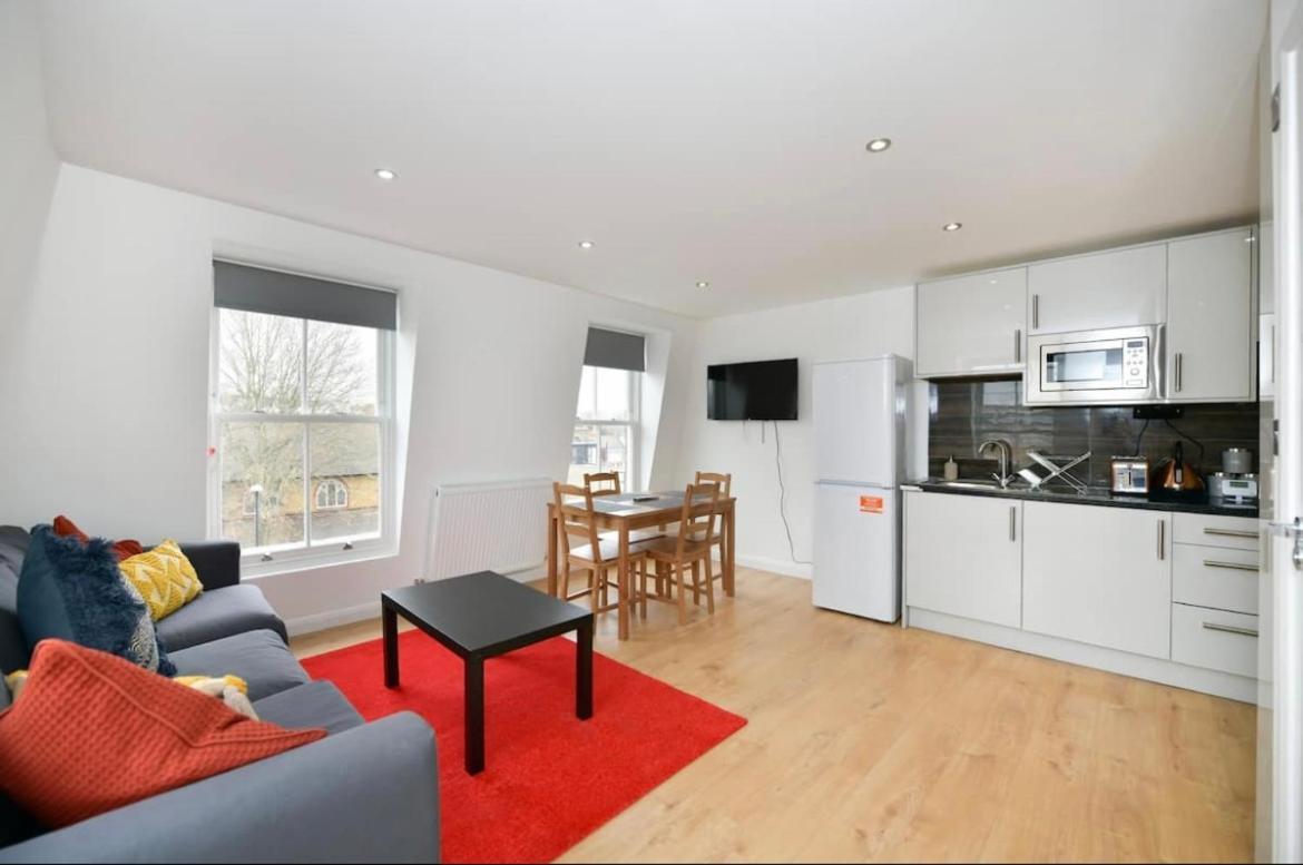 Lovely 2 Bedroom Serviced Penthouse Battersea Park Road Londra Esterno foto