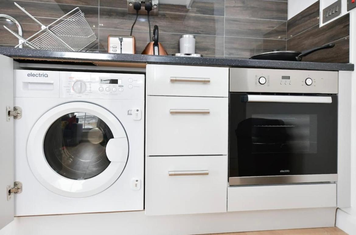 Lovely 2 Bedroom Serviced Penthouse Battersea Park Road Londra Esterno foto