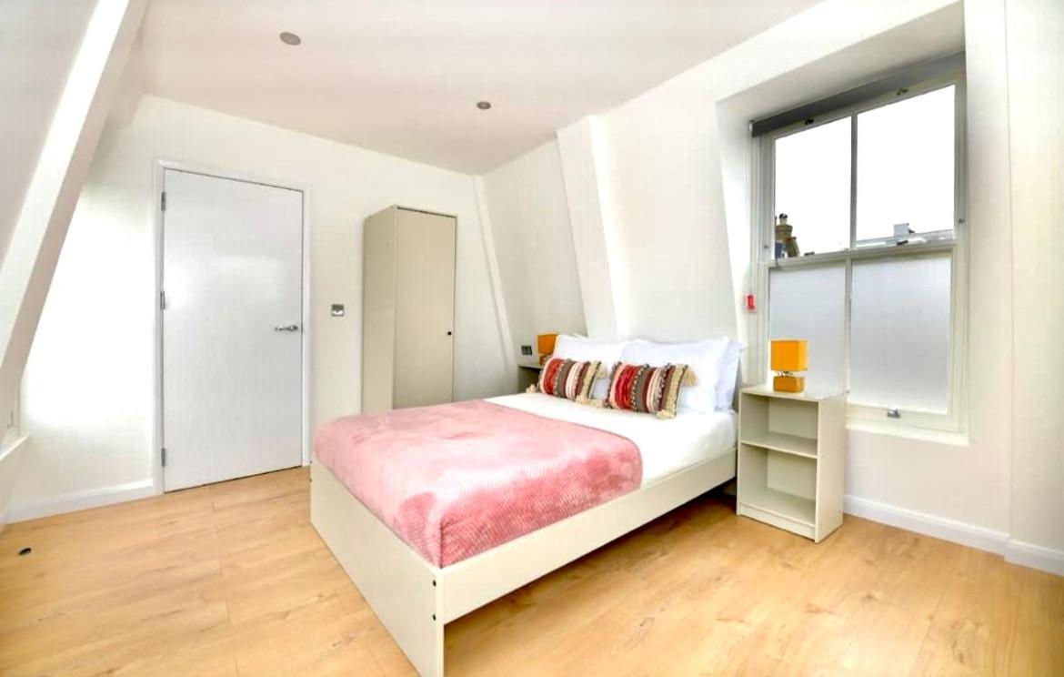 Lovely 2 Bedroom Serviced Penthouse Battersea Park Road Londra Esterno foto