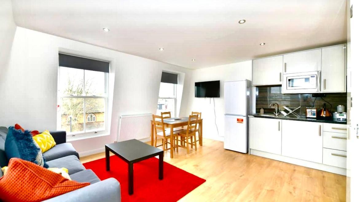 Lovely 2 Bedroom Serviced Penthouse Battersea Park Road Londra Esterno foto